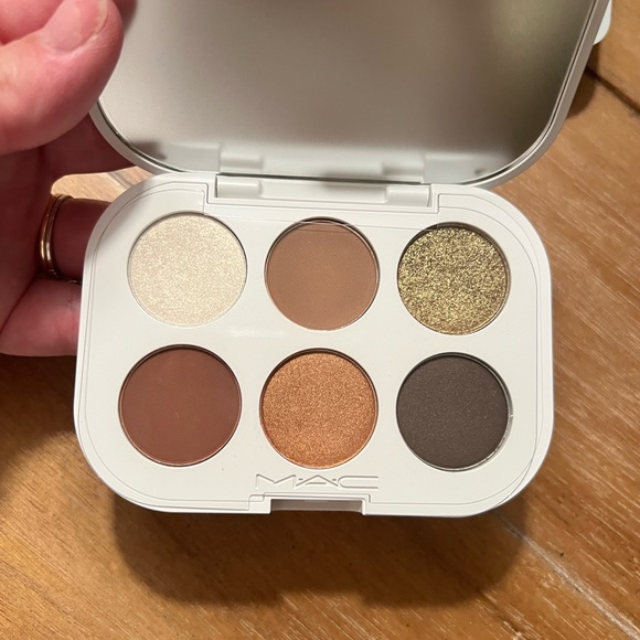 Mac Eyeshadow Pallette - Picture 6 of 6